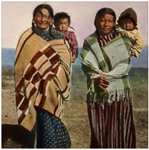 Native women and kids - 1900